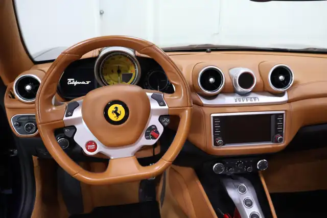 2015 Ferrari California T - Photo 17