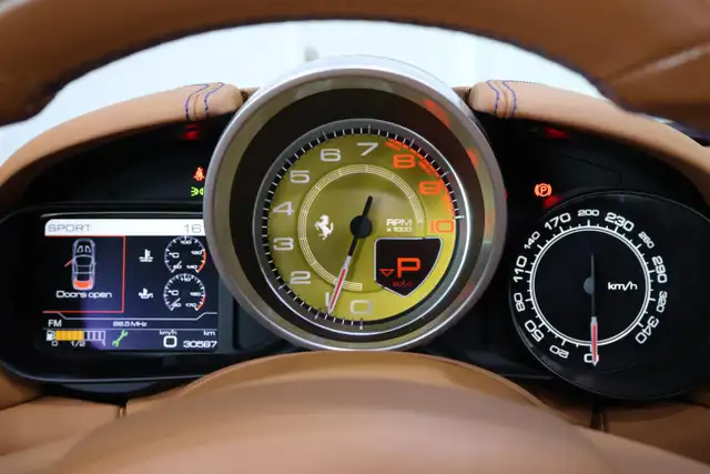 2015 Ferrari California T - Photo 19