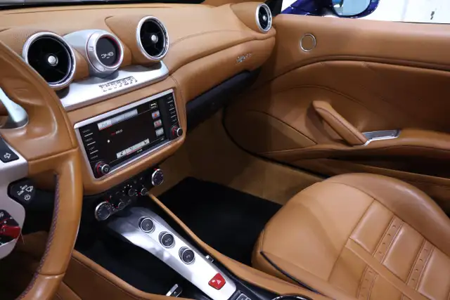2015 Ferrari California T - Photo 21