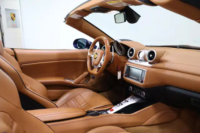 2015 Ferrari California T - Photo 23