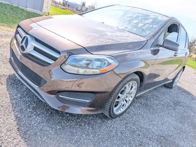 2015 Mercedes-Benz B-Class 4dr HB B 250 | Sun-roof! | Heated sea - Photo 2