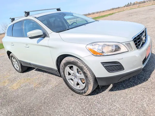 2011 Volvo XC60 AWD | Fully loaded! | Heated seats! | Clean titl - Photo 3