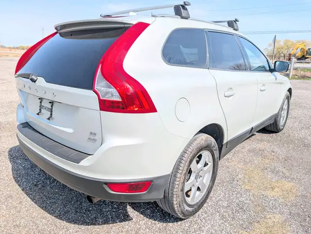 2011 Volvo XC60 AWD | Fully loaded! | Heated seats! | Clean titl - Photo 4