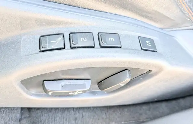 2011 Volvo XC60 AWD | Fully loaded! | Heated seats! | Clean titl - Photo 7