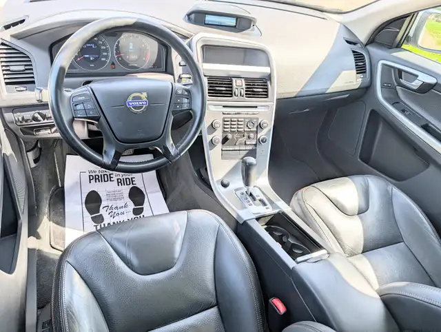 2011 Volvo XC60 AWD | Fully loaded! | Heated seats! | Clean titl - Photo 9
