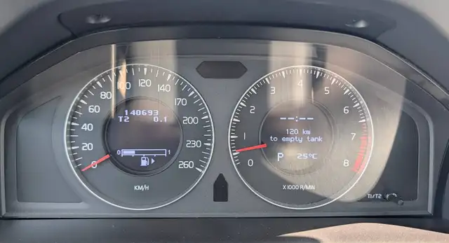 2011 Volvo XC60 AWD | Fully loaded! | Heated seats! | Clean titl - Photo 19