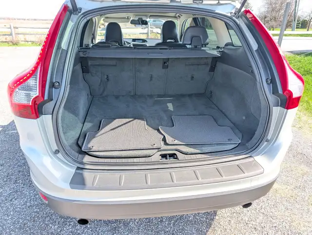 2011 Volvo XC60 AWD | Fully loaded! | Heated seats! | Clean titl - Photo 22