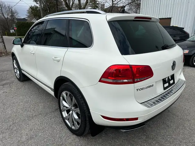 2011 Volkswagen Touareg Highline | AWD | LEATHER | PANO-ROOF | N - Photo 3