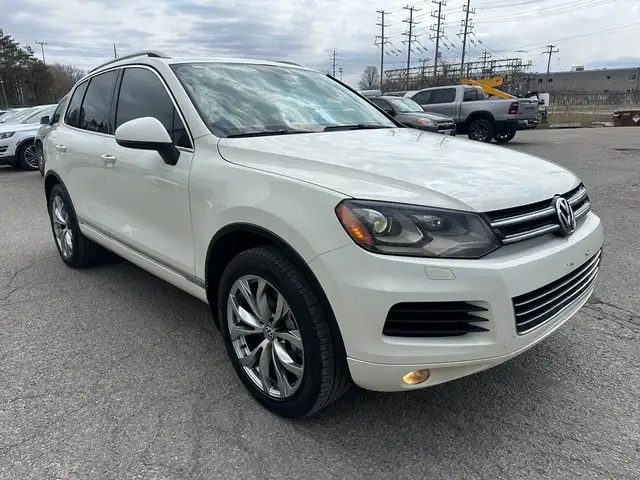 2011 Volkswagen Touareg Highline | AWD | LEATHER | PANO-ROOF | N - Photo 5