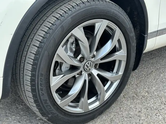 2011 Volkswagen Touareg Highline | AWD | LEATHER | PANO-ROOF | N - Photo 7