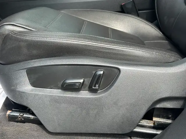 2011 Volkswagen Touareg Highline | AWD | LEATHER | PANO-ROOF | N - Photo 10