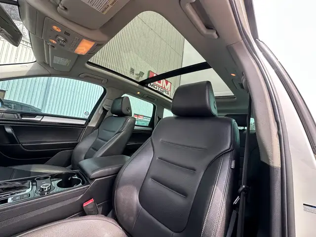 2011 Volkswagen Touareg Highline | AWD | LEATHER | PANO-ROOF | N - Photo 12