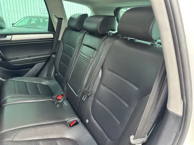 2011 Volkswagen Touareg Highline | AWD | LEATHER | PANO-ROOF | N - Photo 17