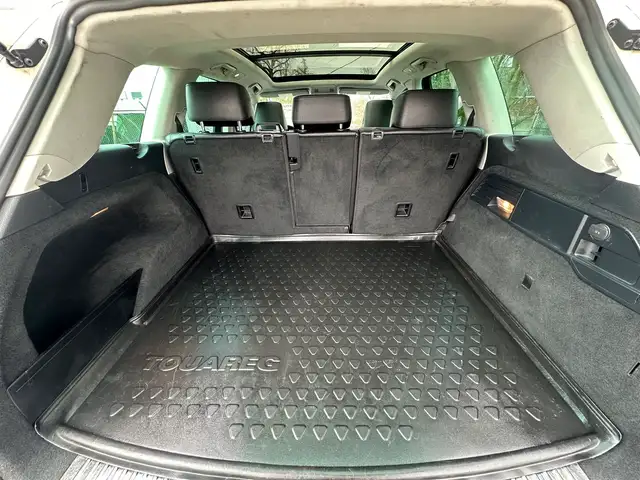 2011 Volkswagen Touareg Highline | AWD | LEATHER | PANO-ROOF | N - Photo 18