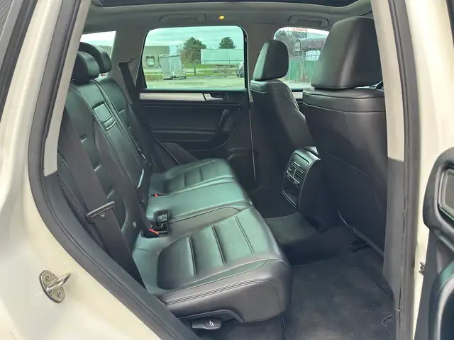 2011 Volkswagen Touareg Highline | AWD | LEATHER | PANO-ROOF | N - Photo 20