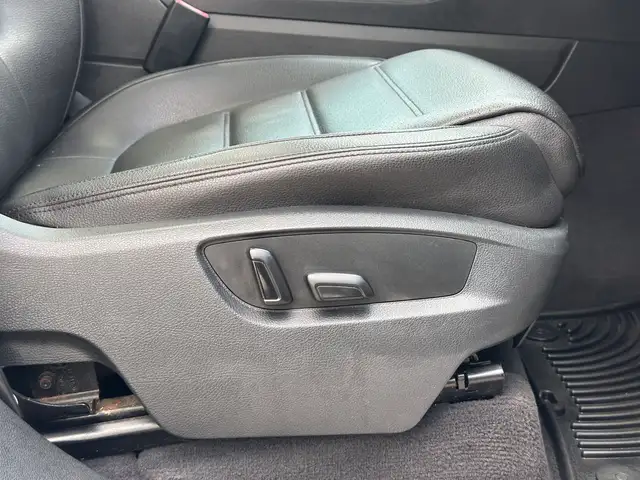 2011 Volkswagen Touareg Highline | AWD | LEATHER | PANO-ROOF | N - Photo 23