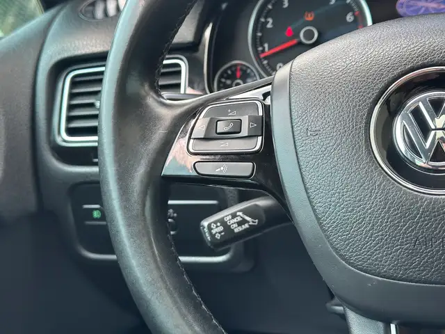 2011 Volkswagen Touareg Highline | AWD | LEATHER | PANO-ROOF | N - Photo 26