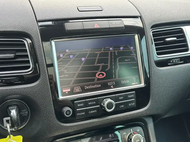 2011 Volkswagen Touareg Highline | AWD | LEATHER | PANO-ROOF | N - Photo 29