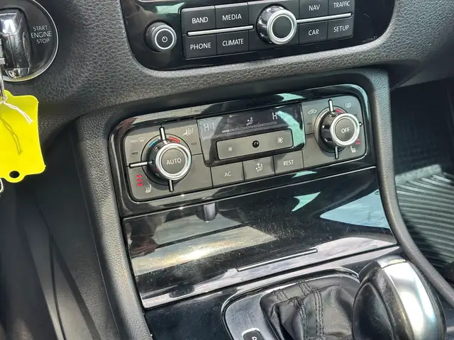 2011 Volkswagen Touareg Highline | AWD | LEATHER | PANO-ROOF | N - Photo 30