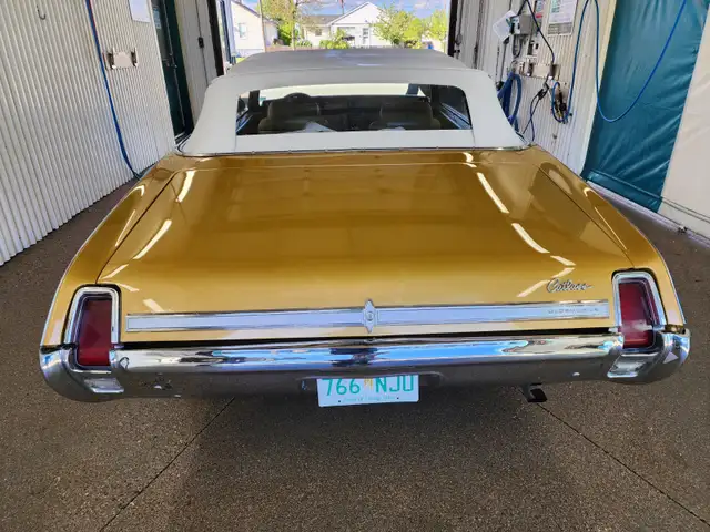 1969 Oldsmobile Cutlass convertible - Photo 2