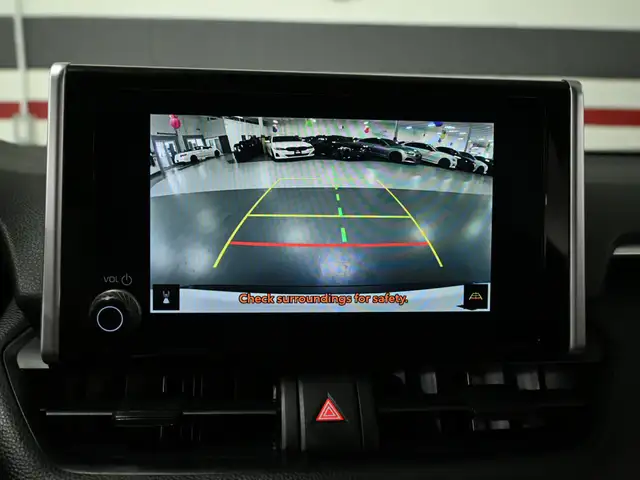 2024 Toyota RAV4 LE No Accident Radar Cruise Lane Assist Blind S - Photo 17