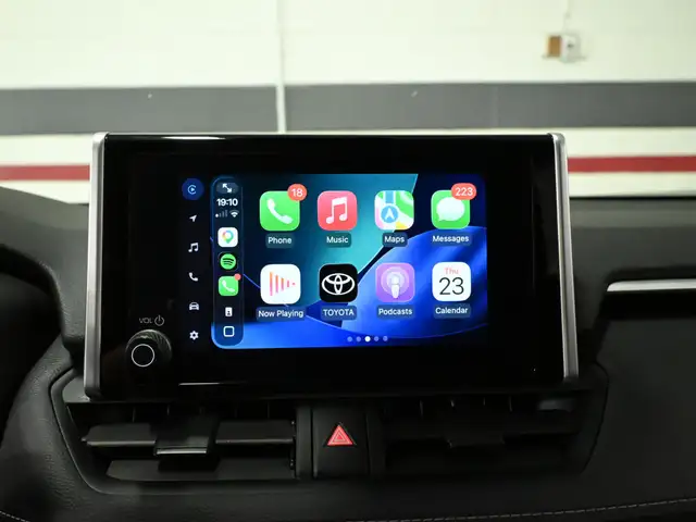 2024 Toyota RAV4 LE No Accident Radar Cruise Lane Assist Blind S - Photo 17