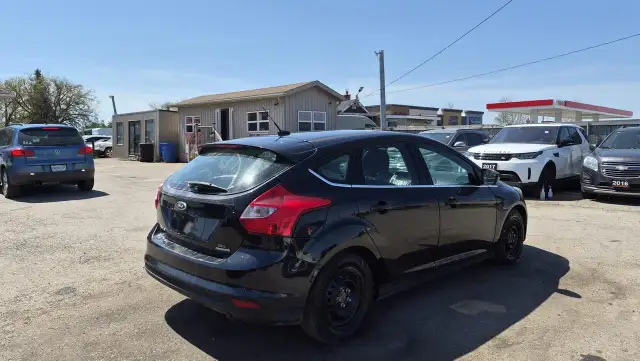 2012 Ford Focus SEL, LEATHER, 2 SETS WHEELS, ONLY 163KMS, CERT - Photo 5