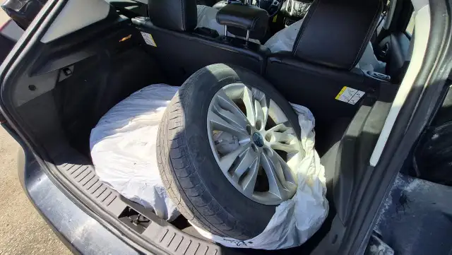 2012 Ford Focus SEL, LEATHER, 2 SETS WHEELS, ONLY 163KMS, CERT - Photo 11