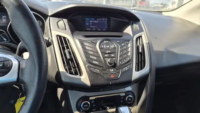 2012 Ford Focus SEL, LEATHER, 2 SETS WHEELS, ONLY 163KMS, CERT - Photo 13