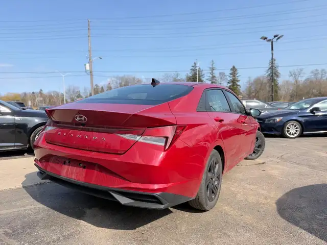 2022 Hyundai Elantra Preferred IVT - Photo 9