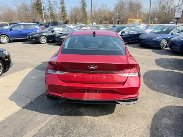 2022 Hyundai Elantra Preferred IVT - Photo 11