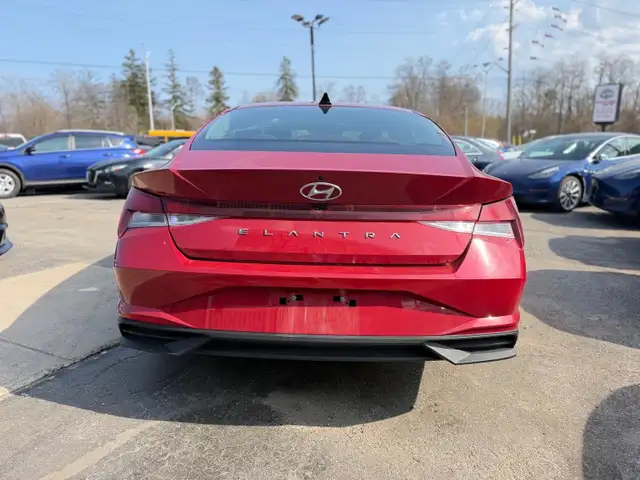 2022 Hyundai Elantra Preferred IVT - Photo 12