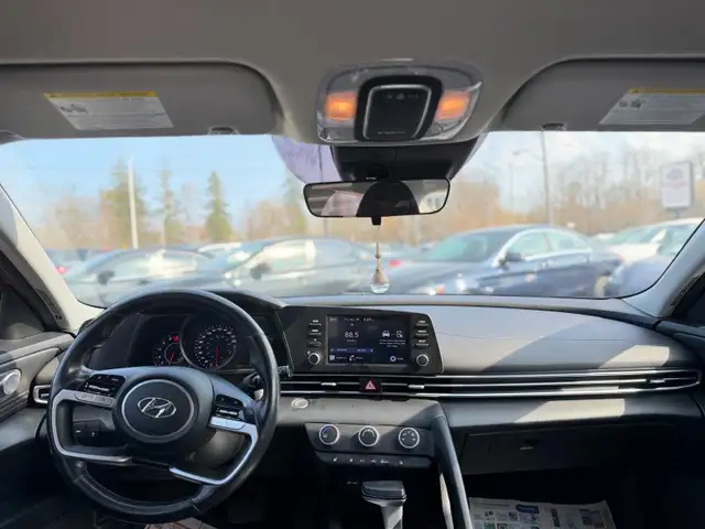 2022 Hyundai Elantra Preferred IVT - Photo 17