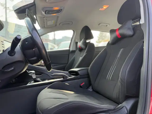 2022 Hyundai Elantra Preferred IVT - Photo 18