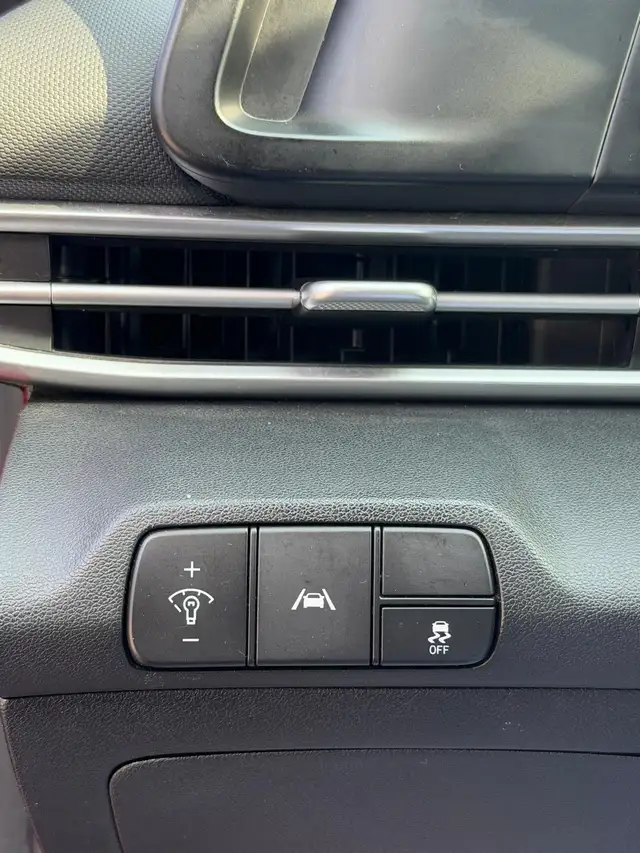 2022 Hyundai Elantra Preferred IVT - Photo 20