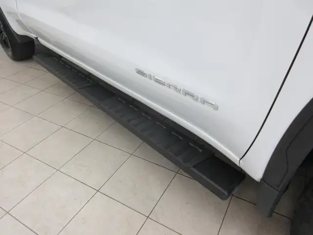 GMC SIERRA 1500 2023 SLE V8 5.3L 4X4 CREW-CAB BOITE 6'7' JAMAIS - Photo 6