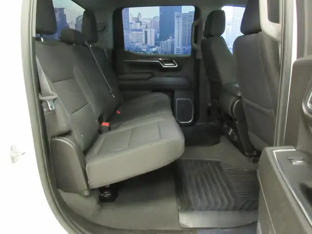 GMC SIERRA 1500 2023 SLE V8 5.3L 4X4 CREW-CAB BOITE 6'7' JAMAIS - Photo 12