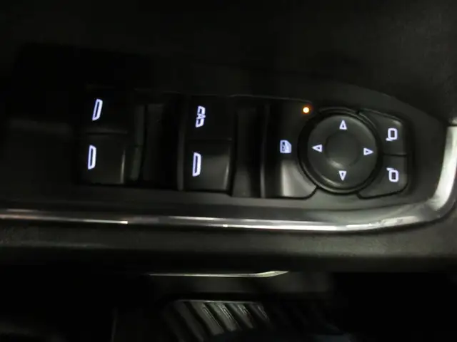 GMC SIERRA 1500 2023 SLE V8 5.3L 4X4 CREW-CAB BOITE 6'7' JAMAIS - Photo 29