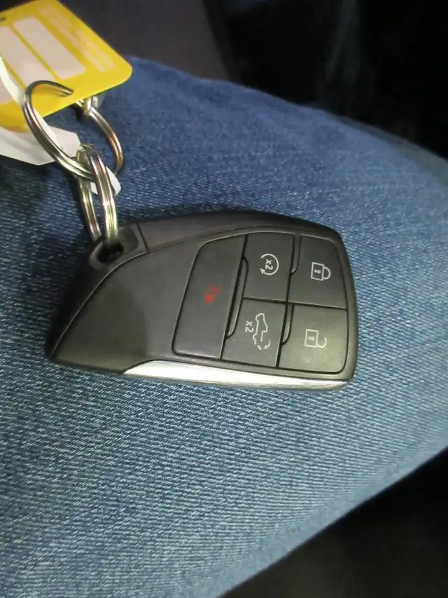 GMC SIERRA 1500 2023 SLE V8 5.3L 4X4 CREW-CAB BOITE 6'7' JAMAIS - Photo 32