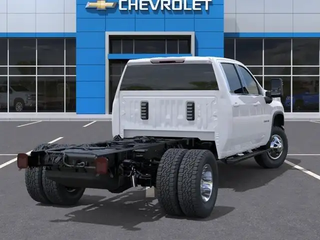2026 Chevrolet Silverado 3500HD CC LT - Photo 4