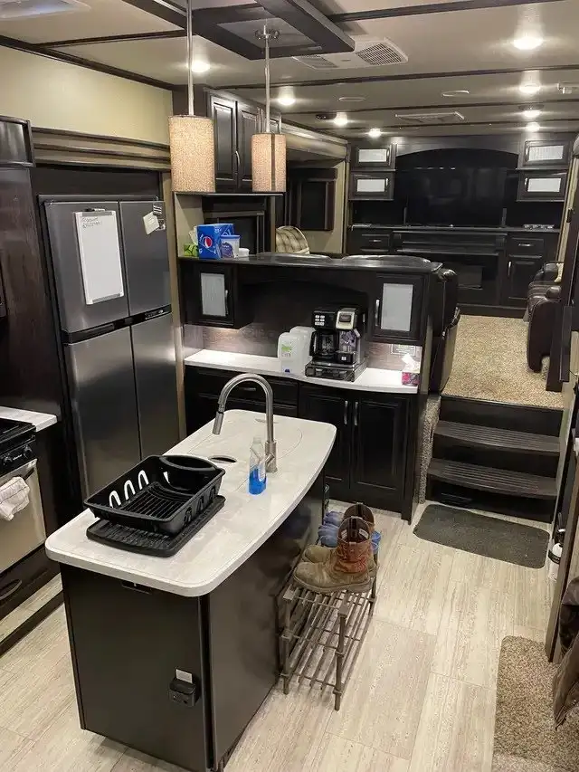 2018 GRAND DESIGN MOMENTUM 376TH (FINANCING AVAILABLE) - Photo 4