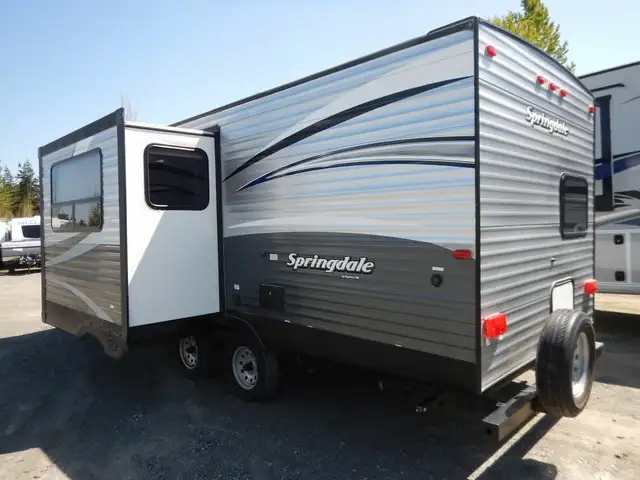 2017 KEYSTONE RV SPRINGDALE 240BHWE (FINANCING AVAILABLE) - Photo 4