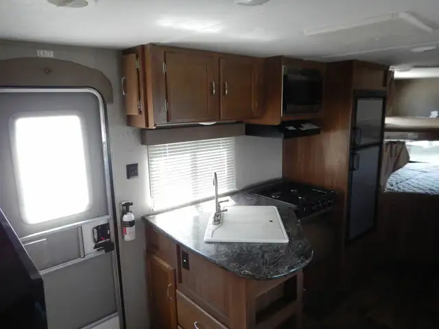2017 KEYSTONE RV SPRINGDALE 240BHWE (FINANCING AVAILABLE) - Photo 5