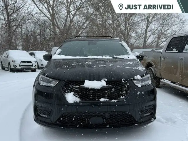 2022 Chrysler Pacifica Touring L FWD | S Appearance Package - Photo 2