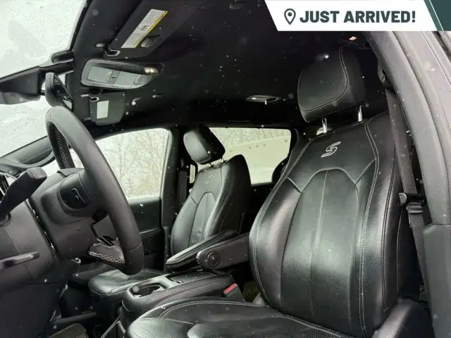 2022 Chrysler Pacifica Touring L FWD | S Appearance Package - Photo 3