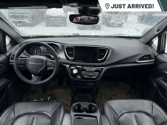 2022 Chrysler Pacifica Touring L FWD | S Appearance Package - Photo 4