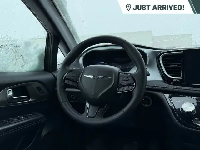 2022 Chrysler Pacifica Touring L FWD | S Appearance Package - Photo 5