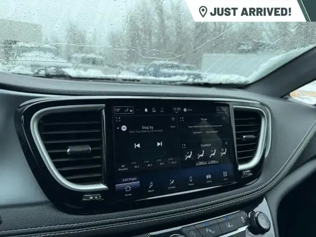 2022 Chrysler Pacifica Touring L FWD | S Appearance Package - Photo 7