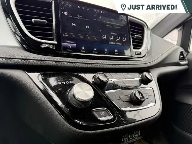 2022 Chrysler Pacifica Touring L FWD | S Appearance Package - Photo 8