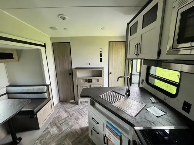 2024 FOREST RIVER PUMA XLE LITE 29TSS (FINANCING AVAILABLE) - Photo 7